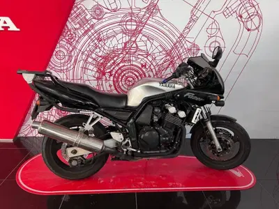 Yamaha FZS 600 Fazer S (2000 - 04) usata