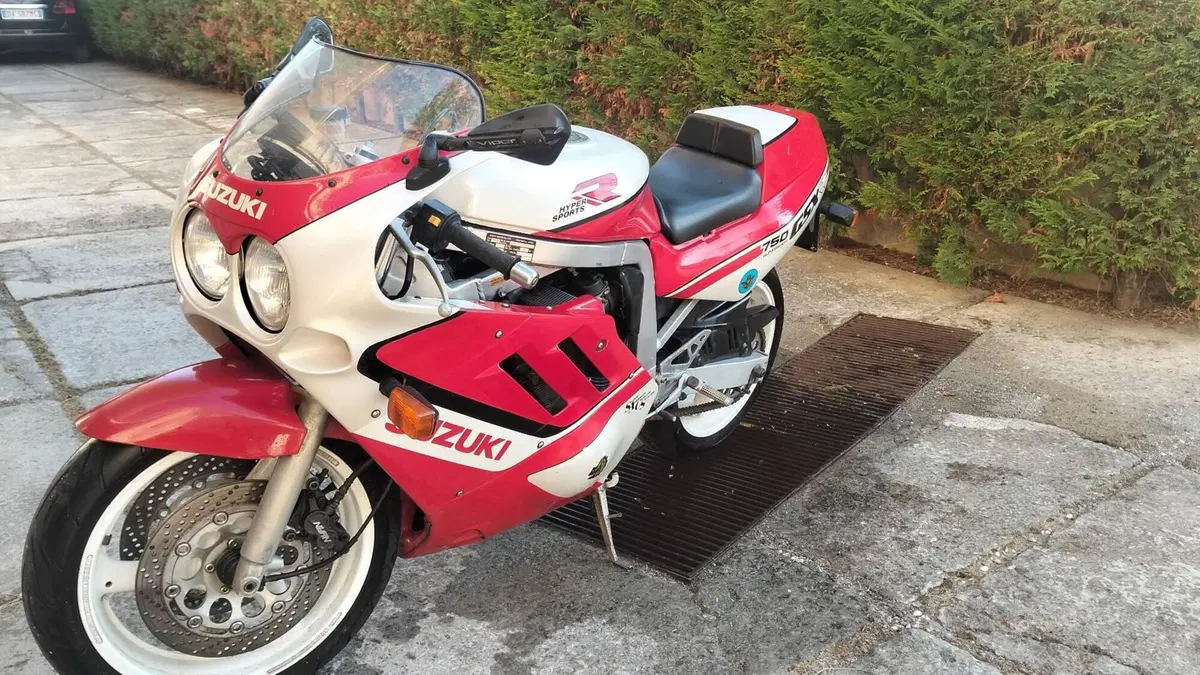 Suzuki GSXR 750 (2)