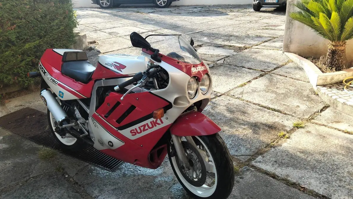 Suzuki GSXR 750 (3)