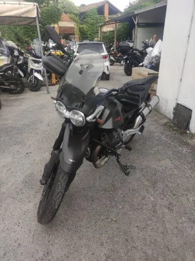 Moto Guzzi V85 Strada (2024 - 26) usata