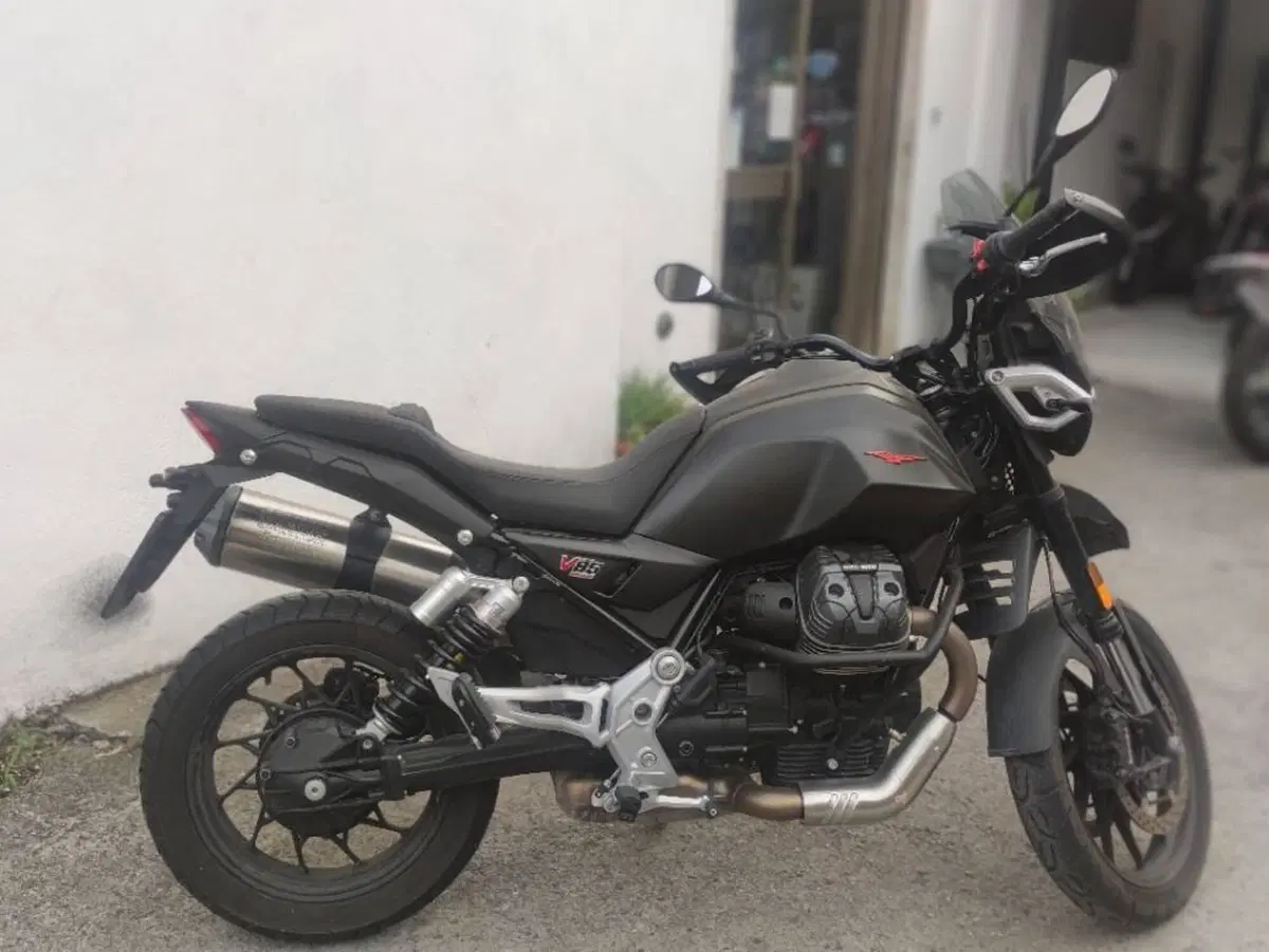 Moto Guzzi V85 Strada (2024 - 26) (2)
