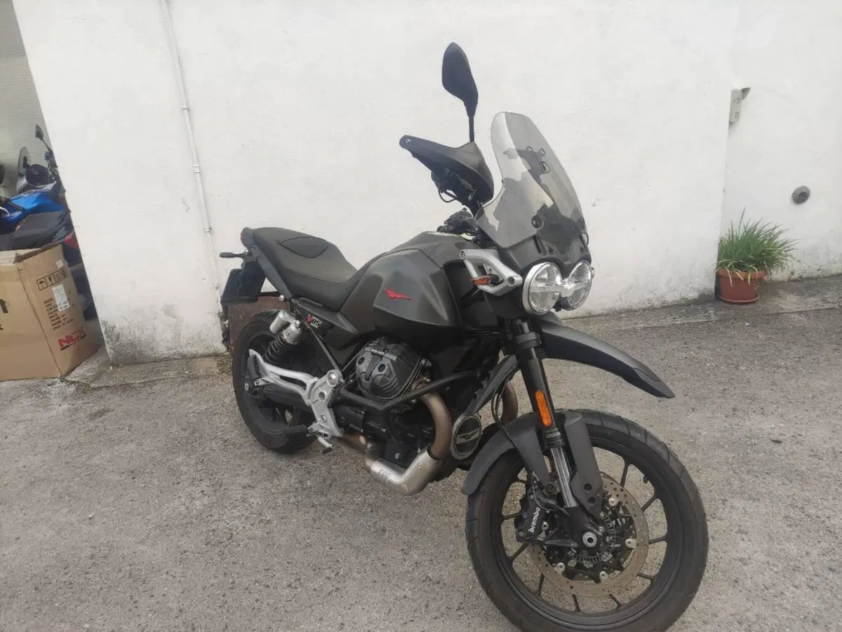 Moto Guzzi V85 Strada (2024 - 26) (3)
