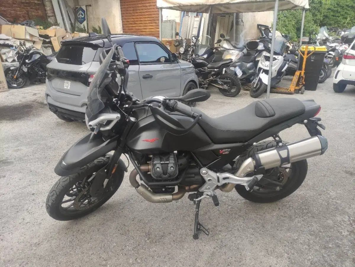 Moto Guzzi V85 Strada (2024 - 26) (4)