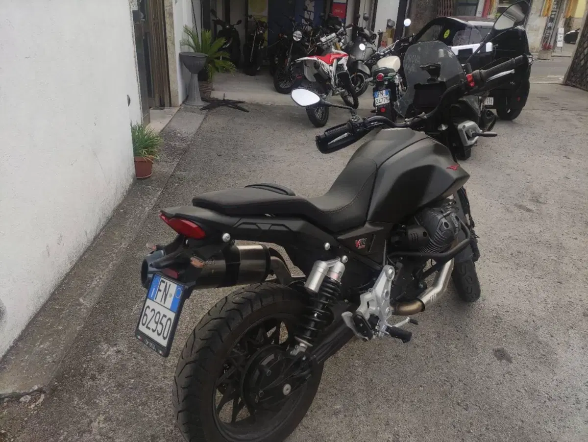 Moto Guzzi V85 Strada (2024 - 26) (5)
