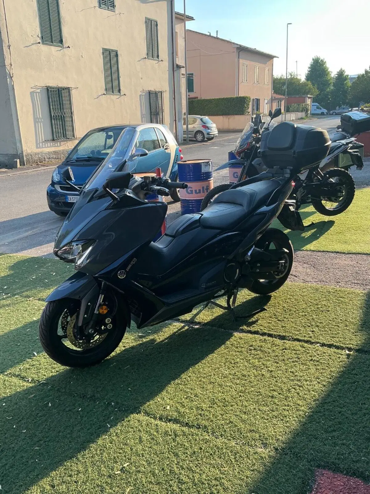 Yamaha T-Max 560 Tech Max (2021) (2)