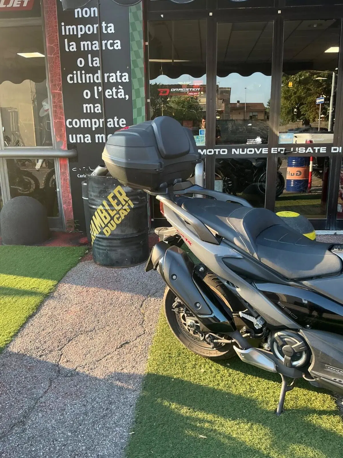 Yamaha T-Max 560 Tech Max (2021) (8)