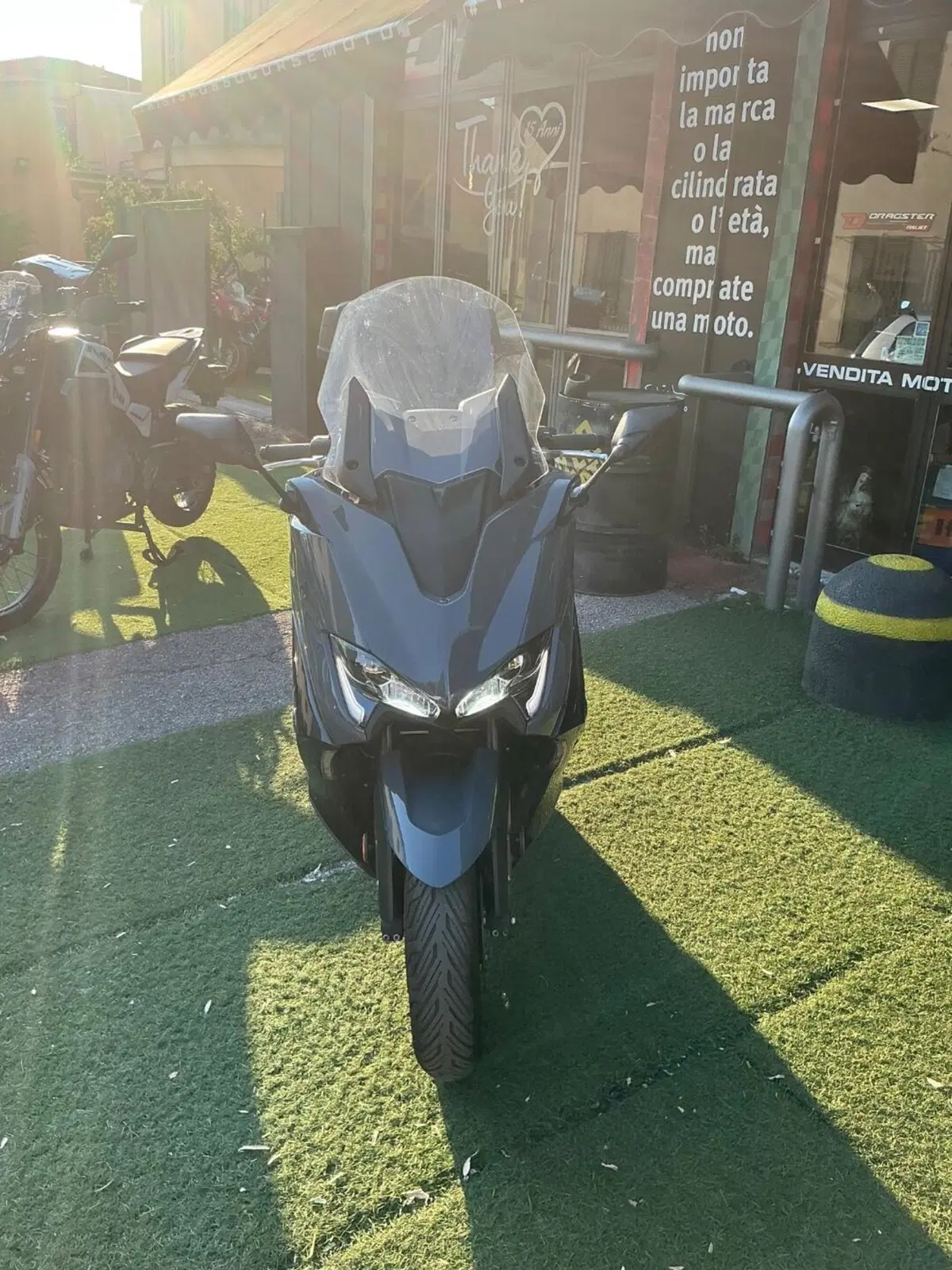 Yamaha T-Max 560 Tech Max (2021) (16)