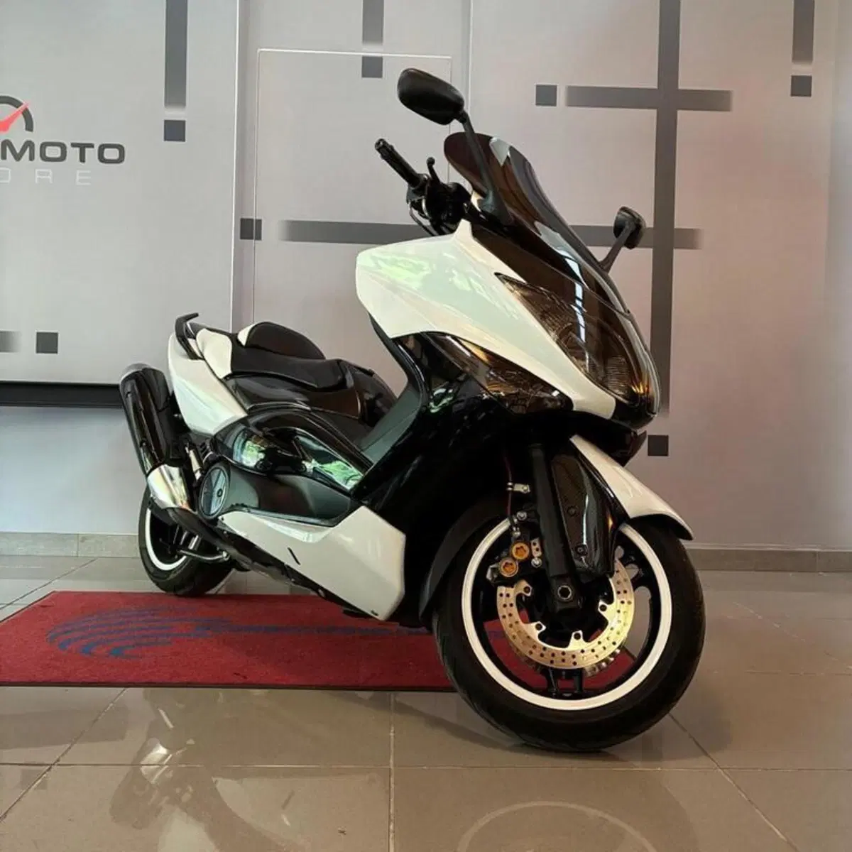 Yamaha T-Max 500 White Max (2010 - 11) (3)