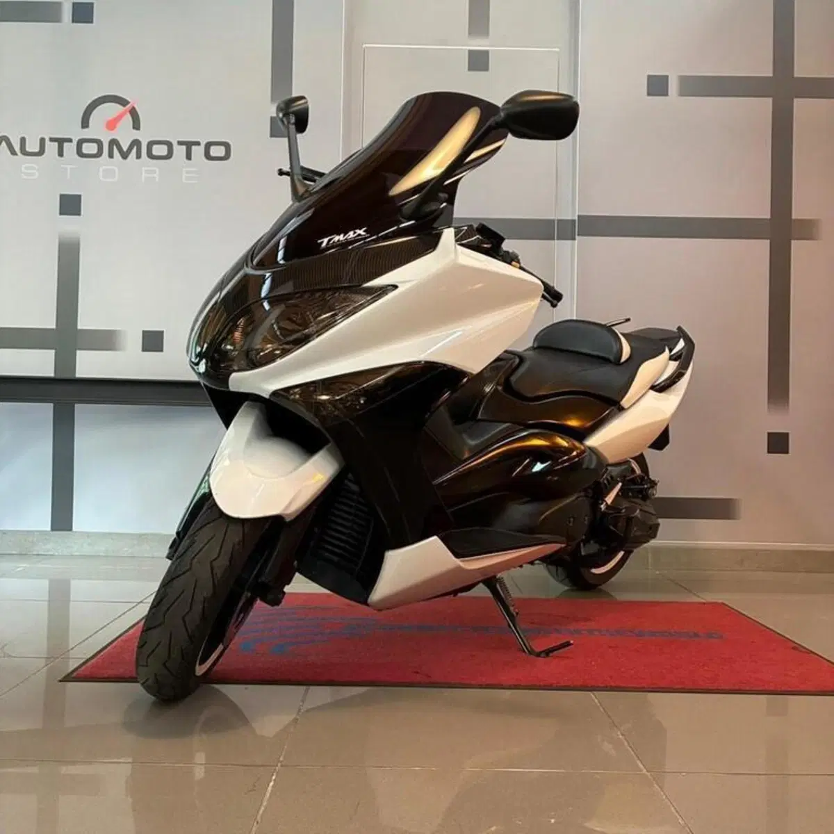 Yamaha T-Max 500 White Max (2010 - 11)
