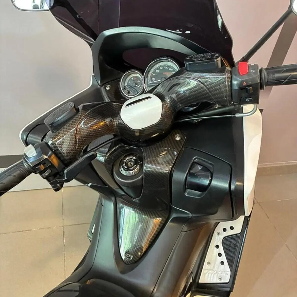 Yamaha T-Max 500 White Max (2010 - 11) (9)