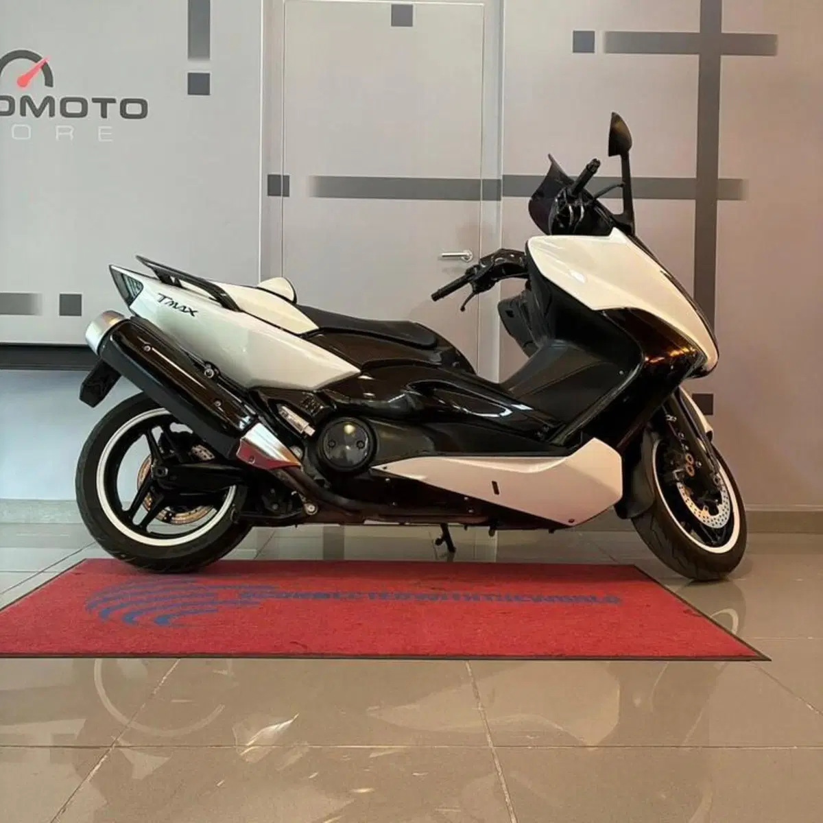 Yamaha T-Max 500 White Max (2010 - 11) (5)