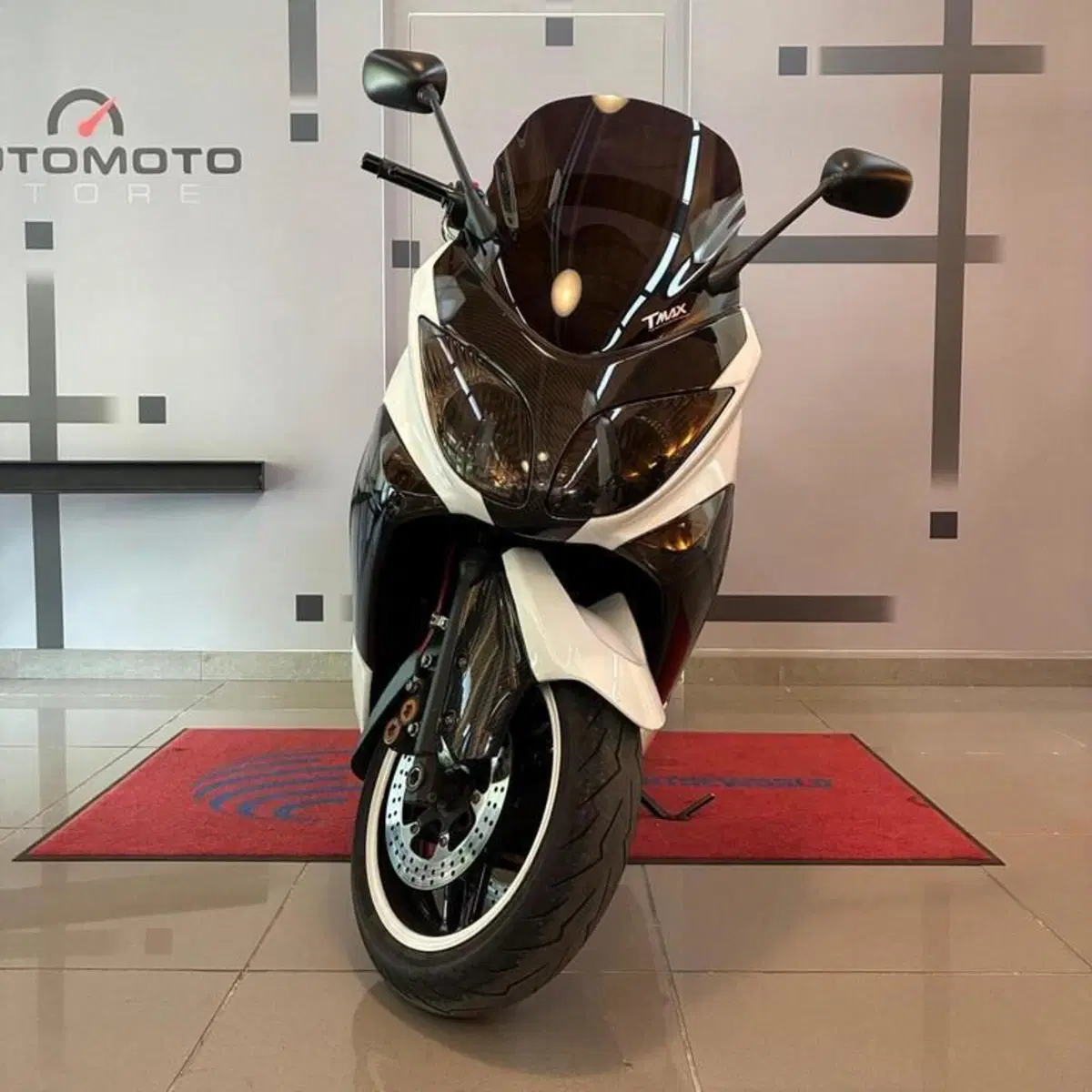 Yamaha T-Max 500 White Max (2010 - 11) (2)