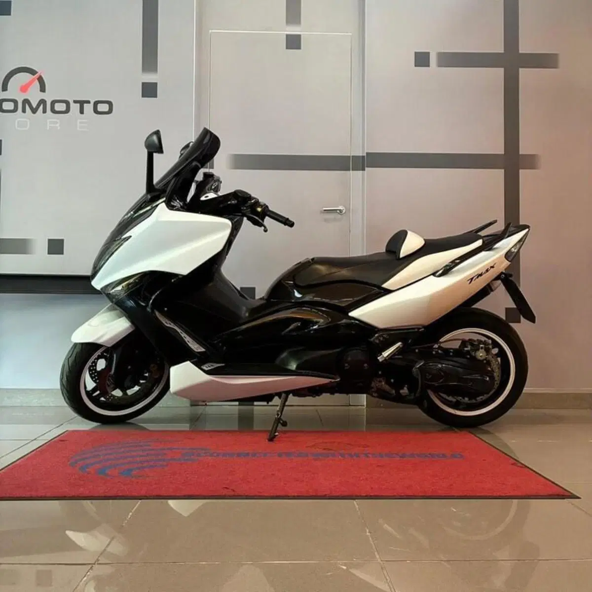 Yamaha T-Max 500 White Max (2010 - 11) (4)