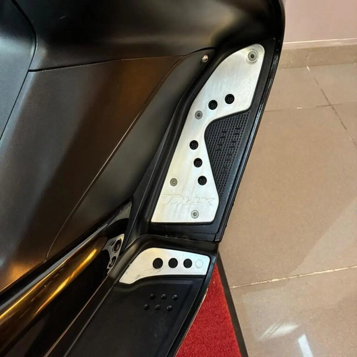 Yamaha T-Max 500 White Max (2010 - 11) (11)