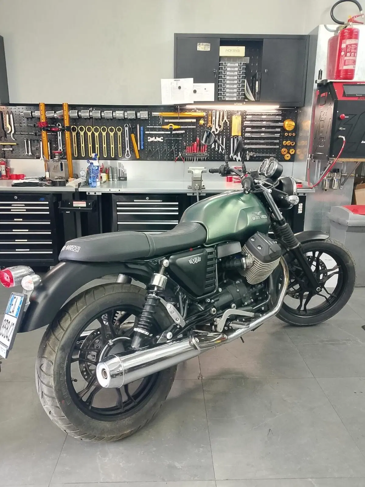 Moto Guzzi V7 Stone (2012 - 15) (3)
