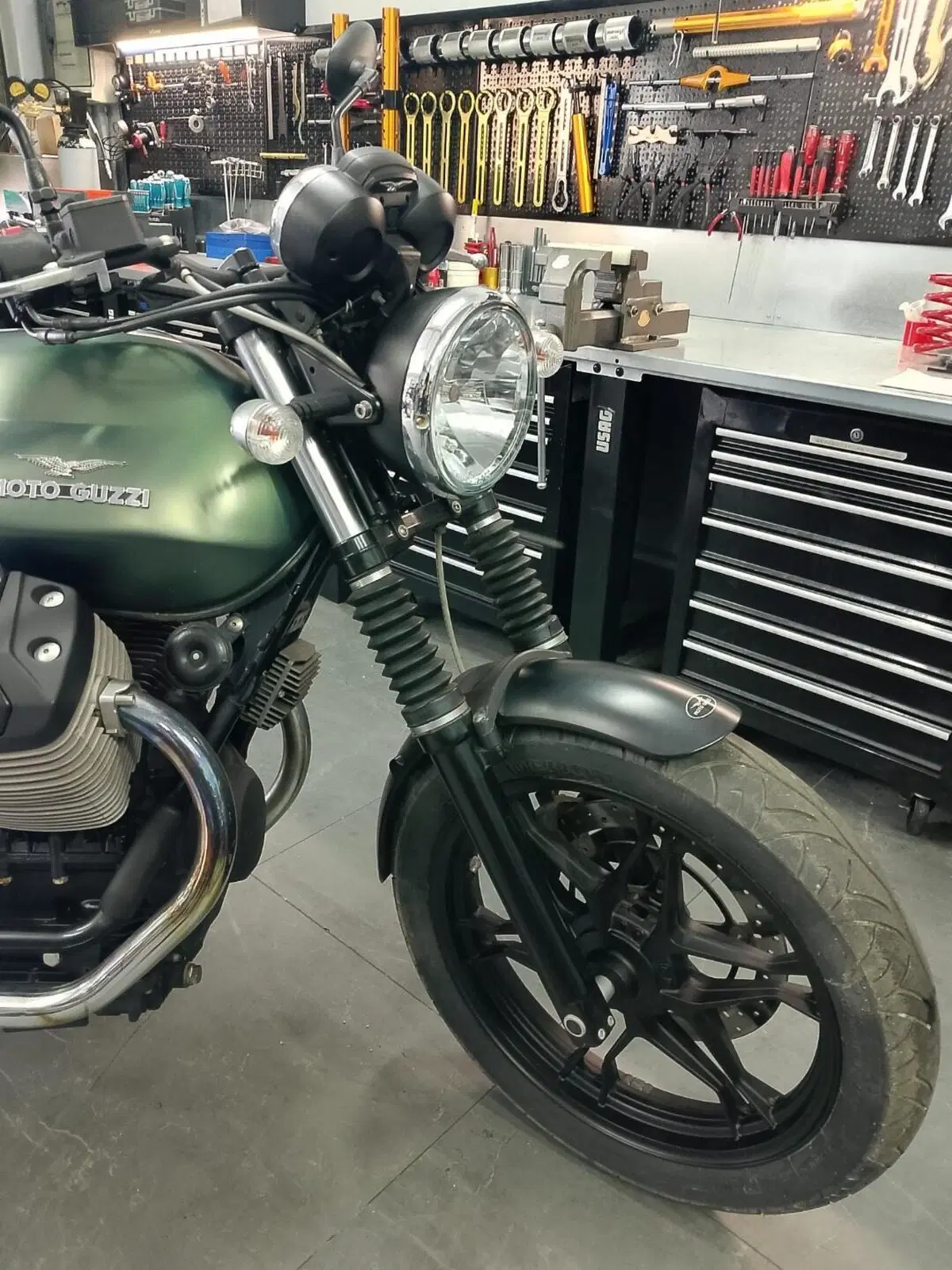 Moto Guzzi V7 Stone (2012 - 15) (7)
