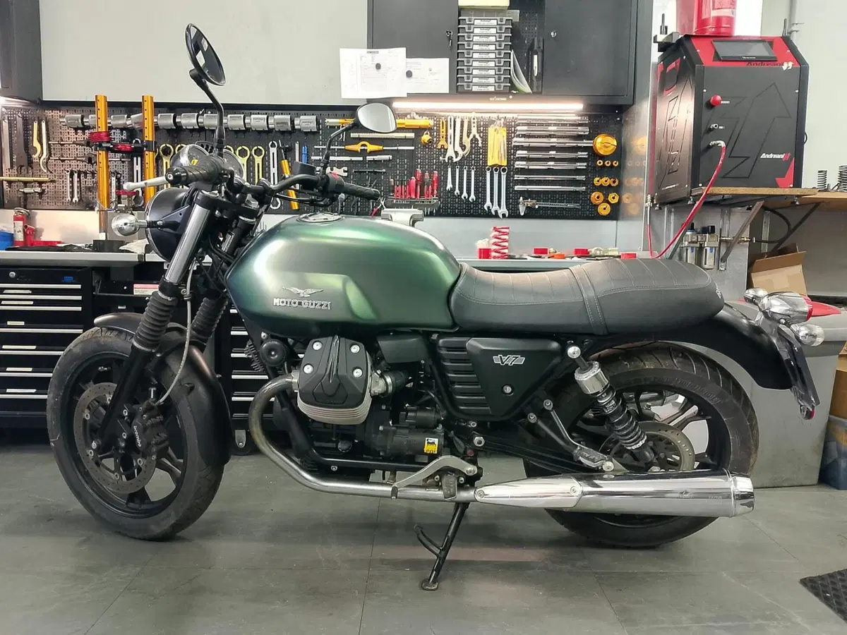 Moto Guzzi V7 Stone (2012 - 15)