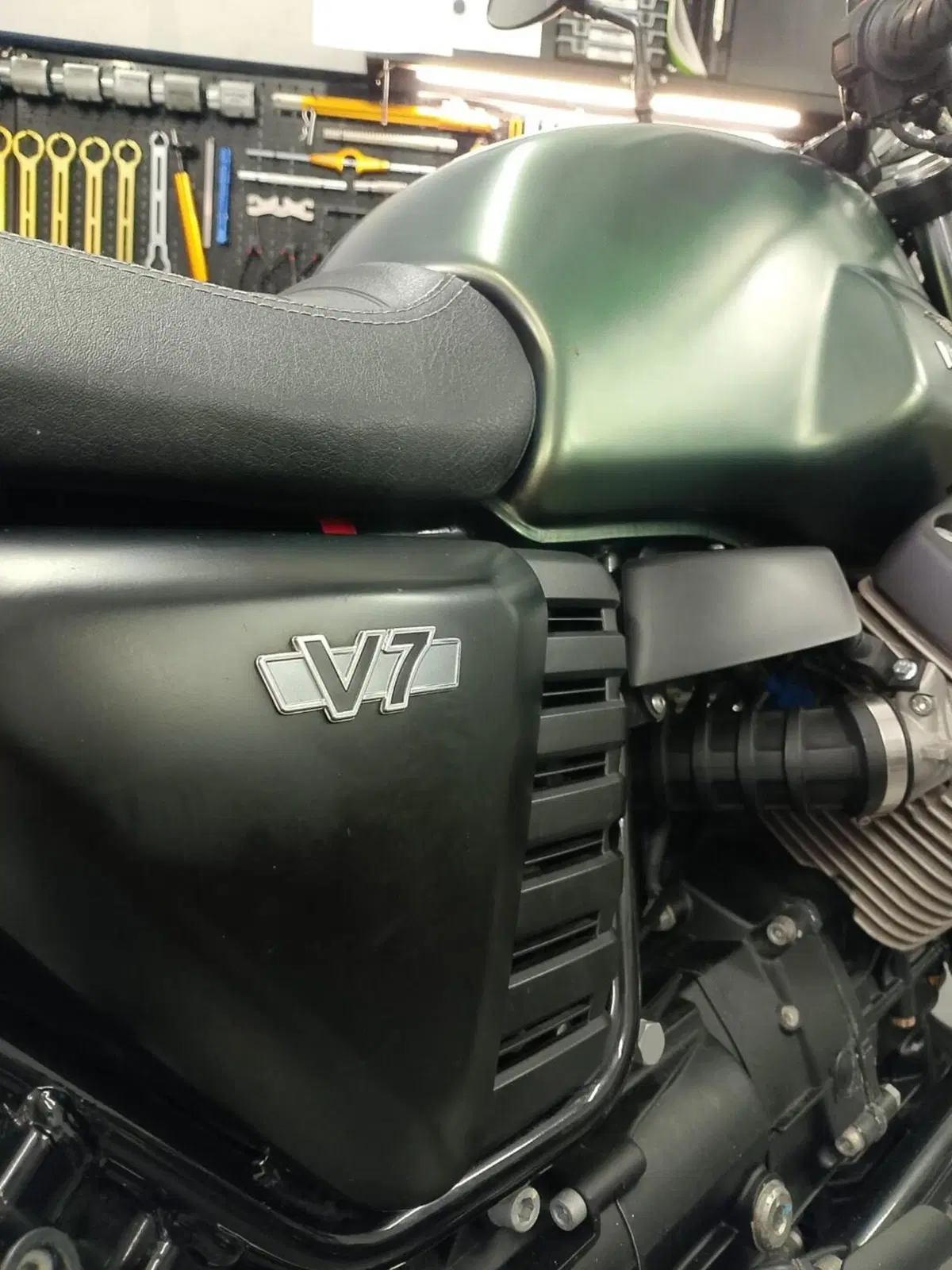 Moto Guzzi V7 Stone (2012 - 15) (6)
