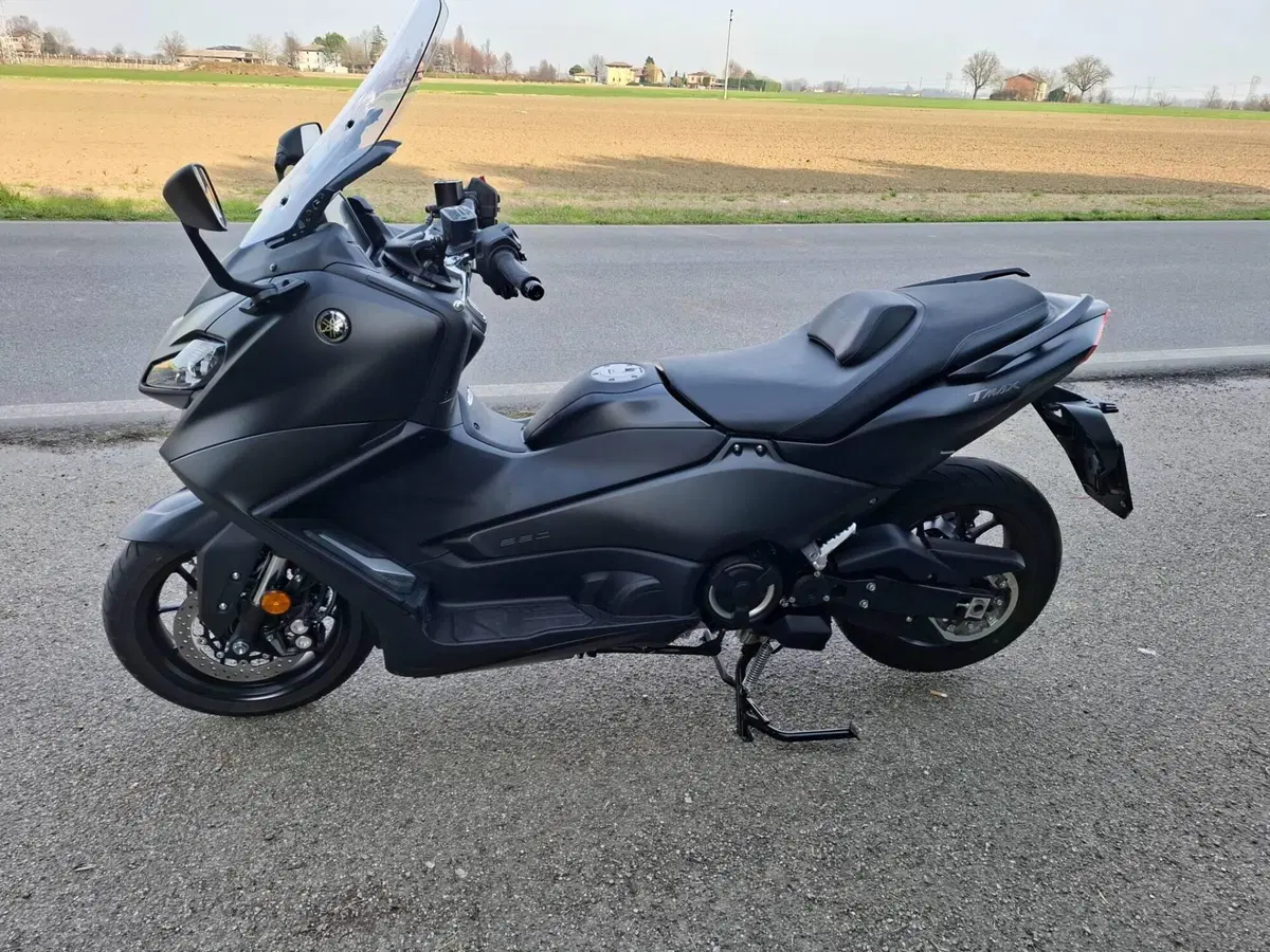 Yamaha T-Max 560 (2022 - 24) (4)