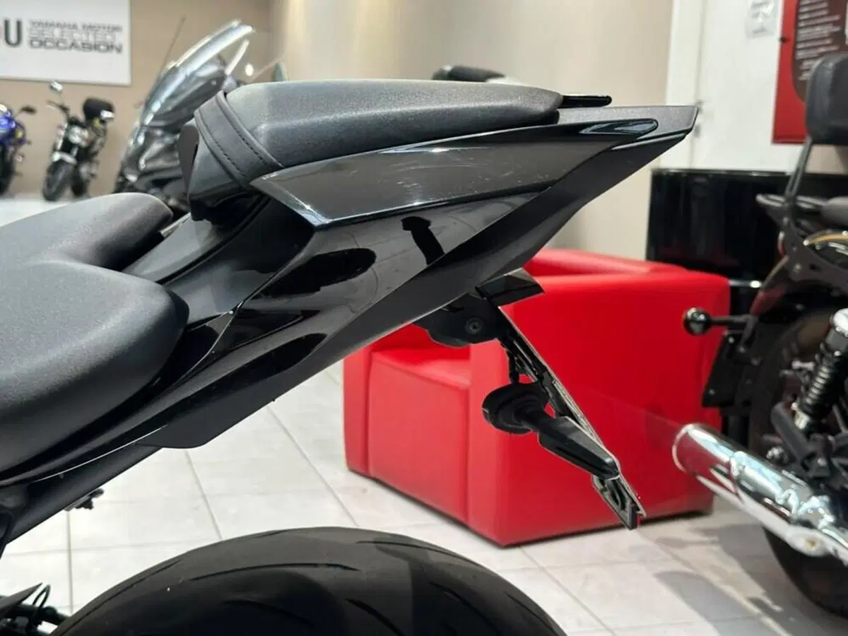 Yamaha YZF R7 (2021 - 25) (4)