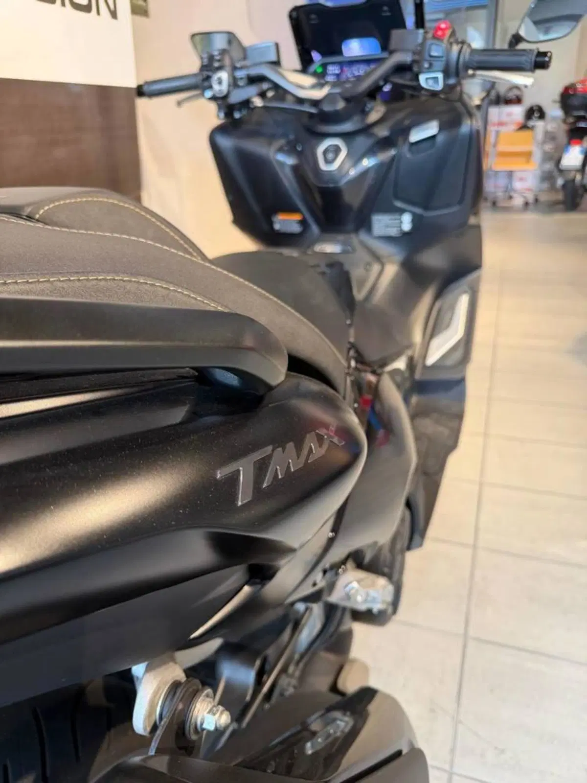 Yamaha T-Max 560 Tech Max (2022 - 24) (5)