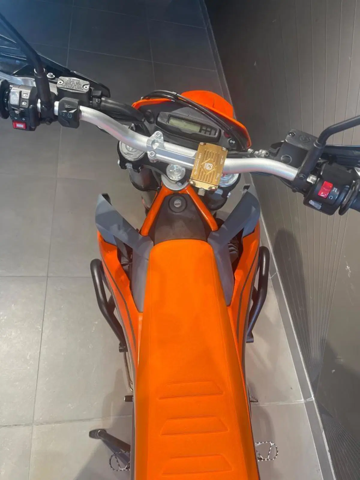 KTM 690 Enduro R (2022 - 25) (5)