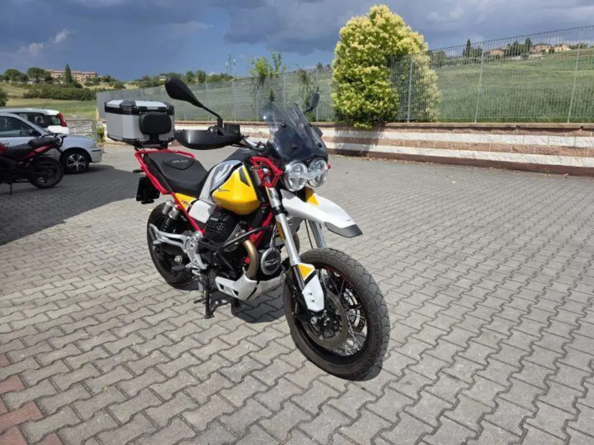 Moto Guzzi V85 TT Evocative Graphics (2019 - 20) (2)