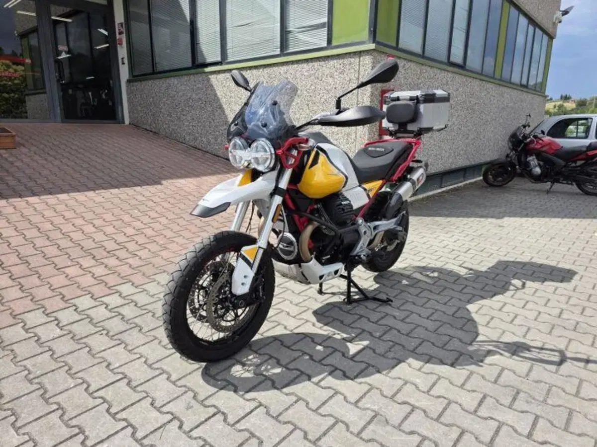 Moto Guzzi V85 TT Evocative Graphics (2019 - 20)