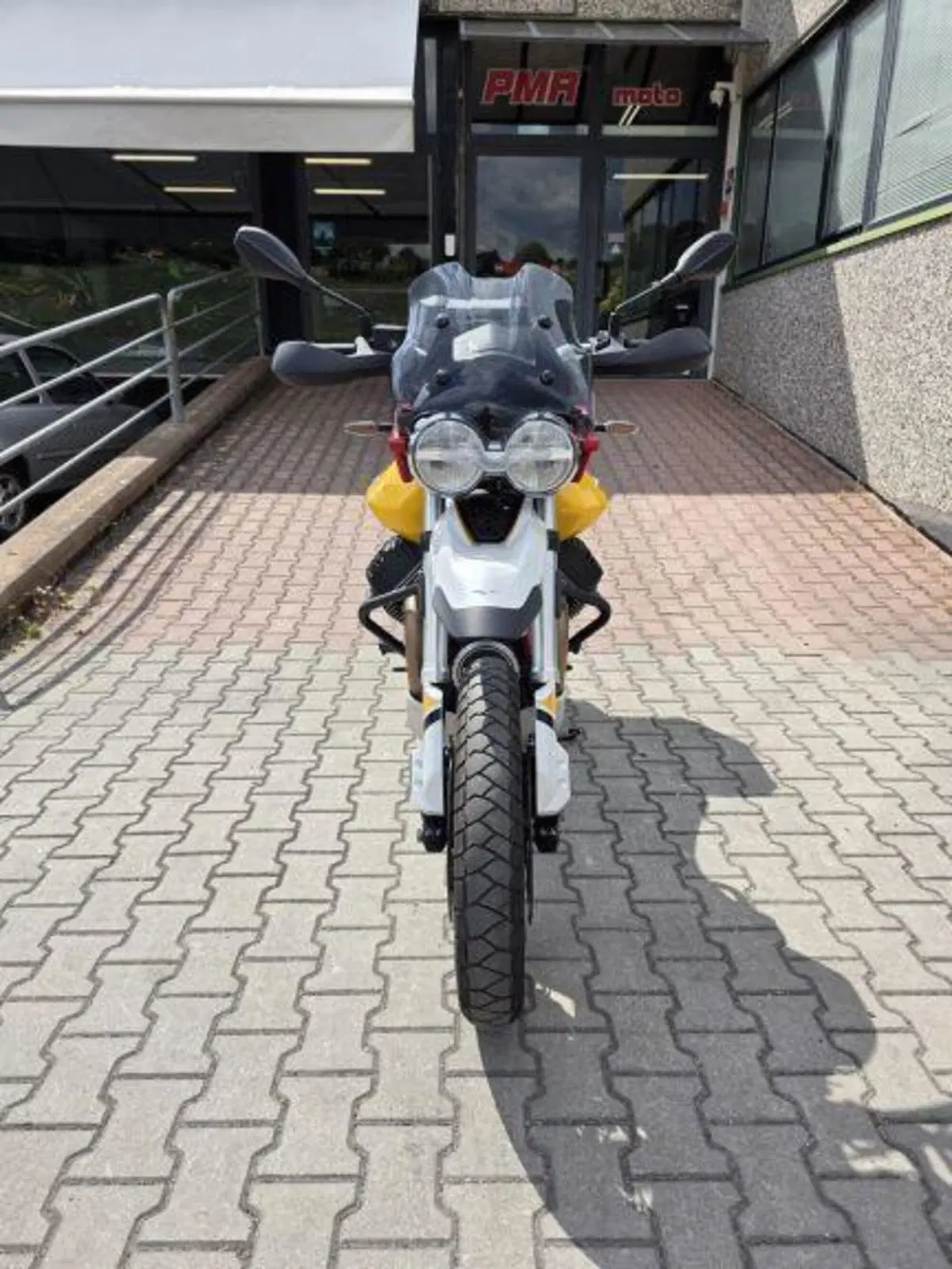 Moto Guzzi V85 TT Evocative Graphics (2019 - 20) (5)