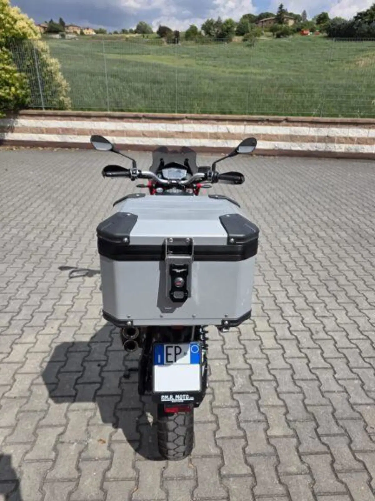 Moto Guzzi V85 TT Evocative Graphics (2019 - 20) (6)