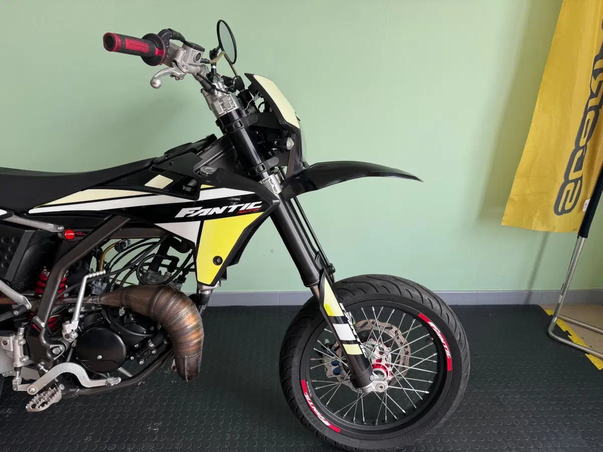 Fantic Motor Motard 50 Performance 2t (2020) (6)