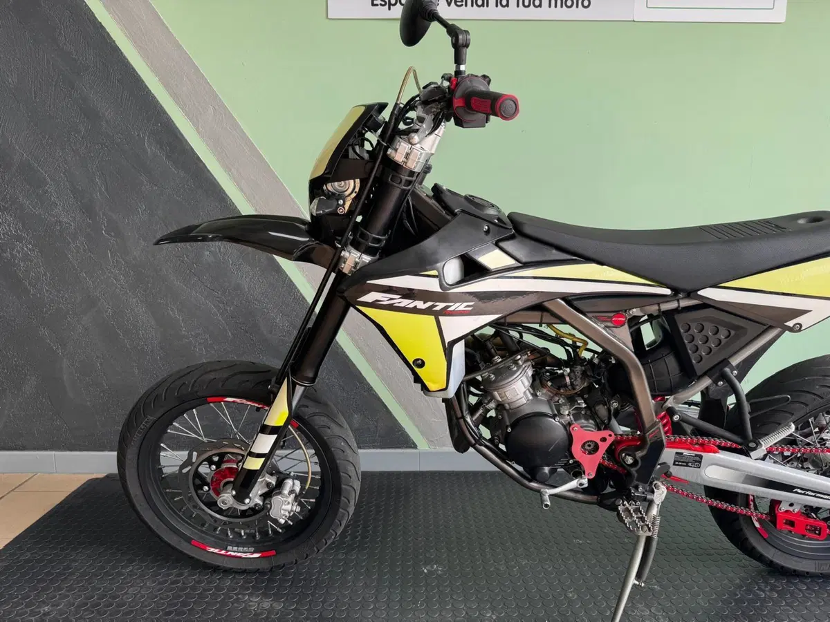 Fantic Motor Motard 50 Performance 2t (2020) (7)
