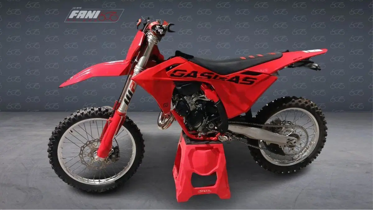 GASGAS MC 125 (2025) (2)