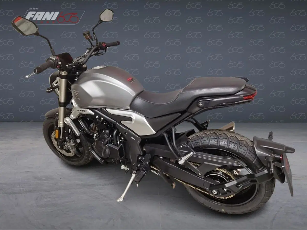 Voge Trofeo 500AC (2022 - 26) (4)