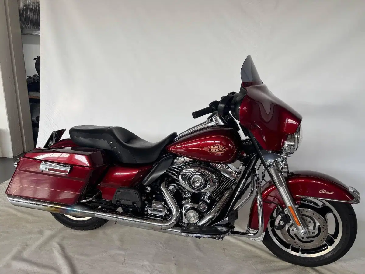 Harley-Davidson 1690 Electra Glide Classic (2010 - 12) - FLHTC (4)