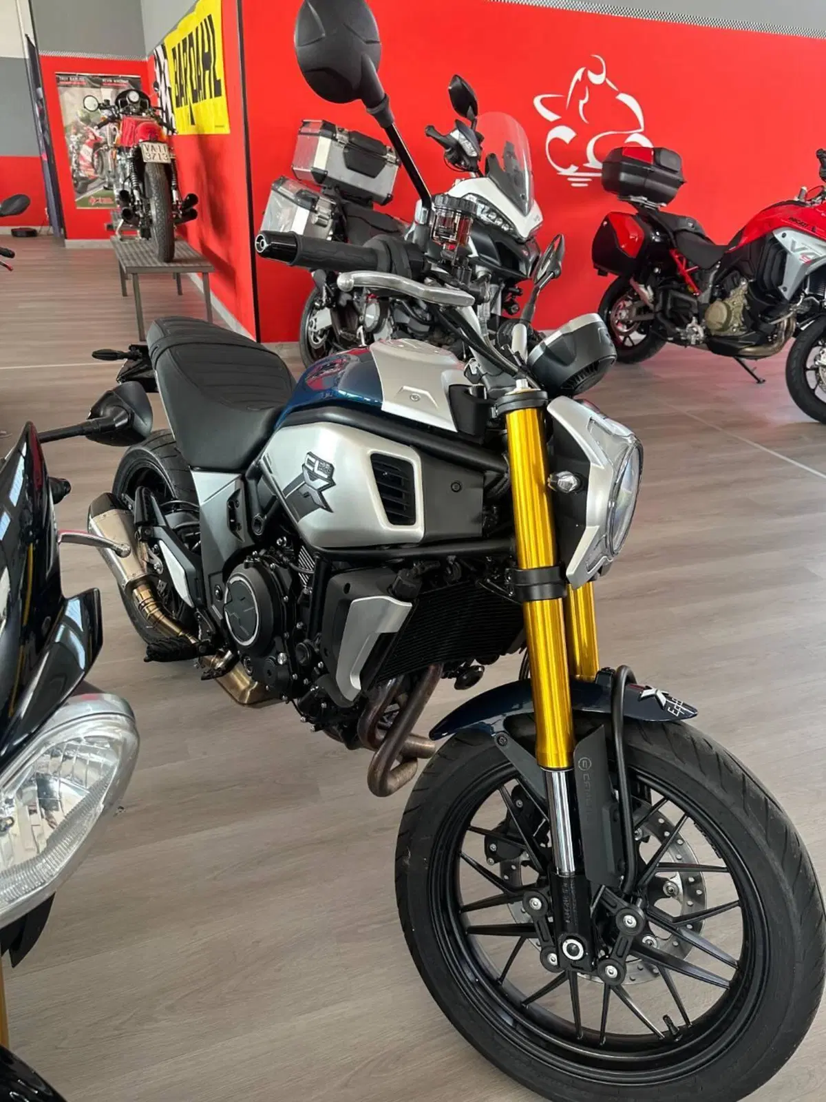 CFMOTO 700CL-X Heritage (2021 - 26) (2)