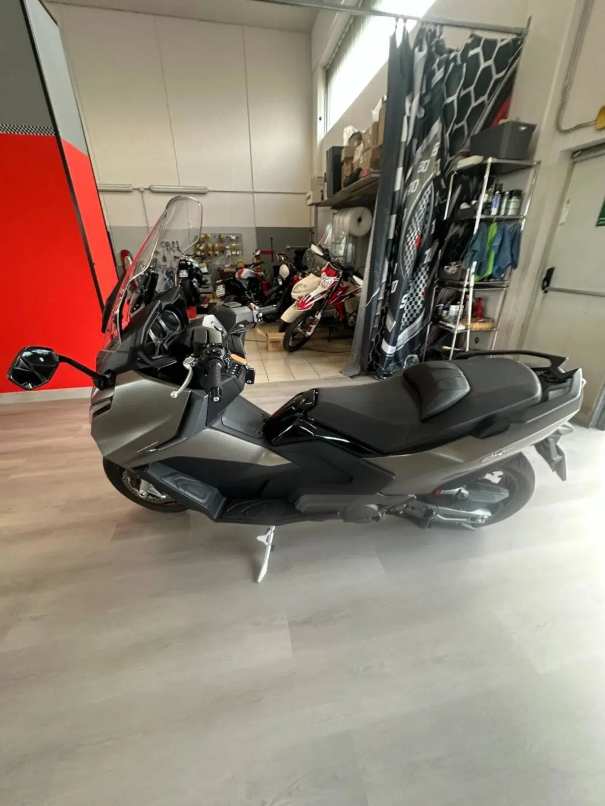Kymco AK 550 Premium (2023 - 25) (3)