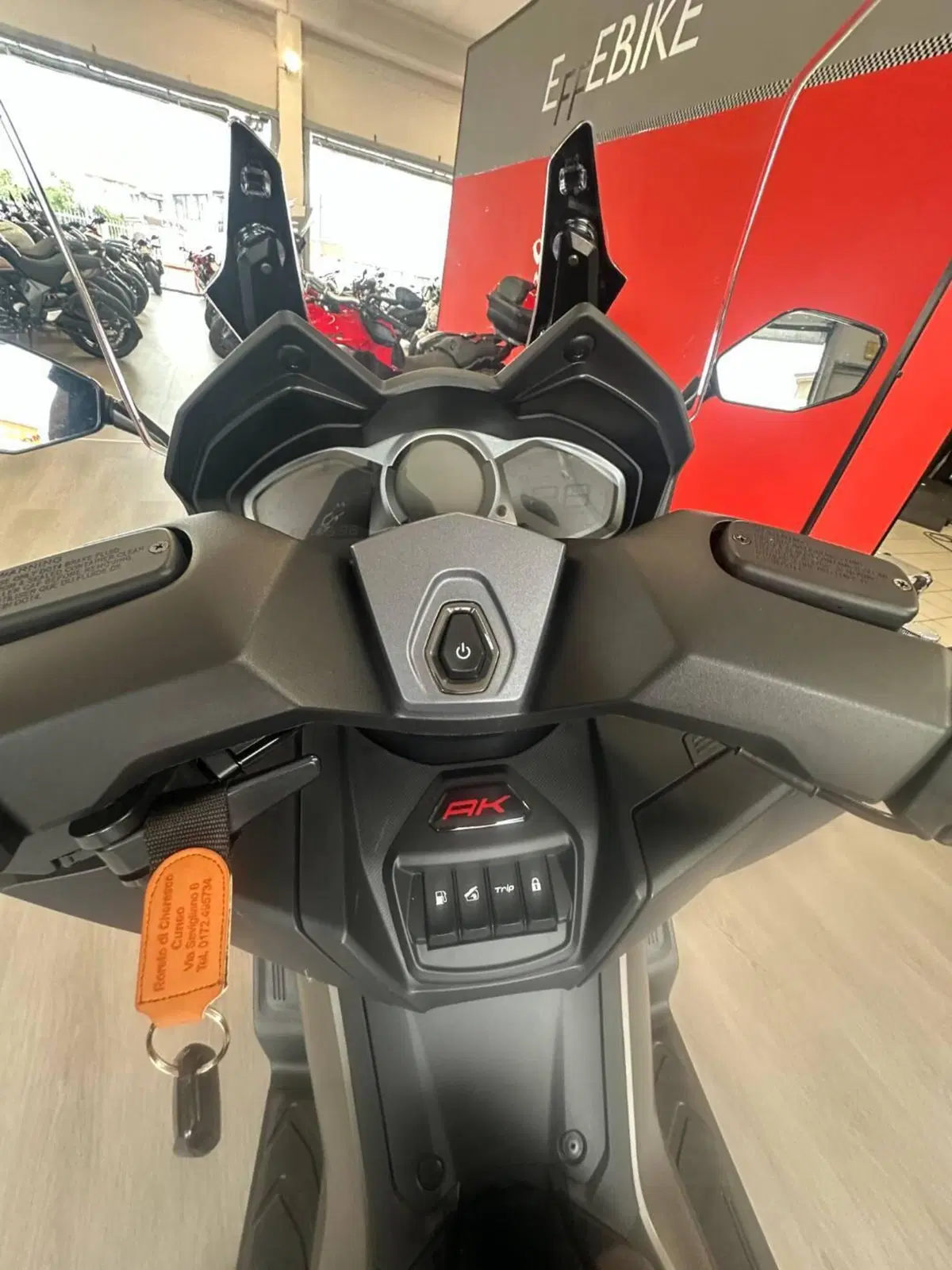 Kymco AK 550 Premium (2023 - 25) (4)