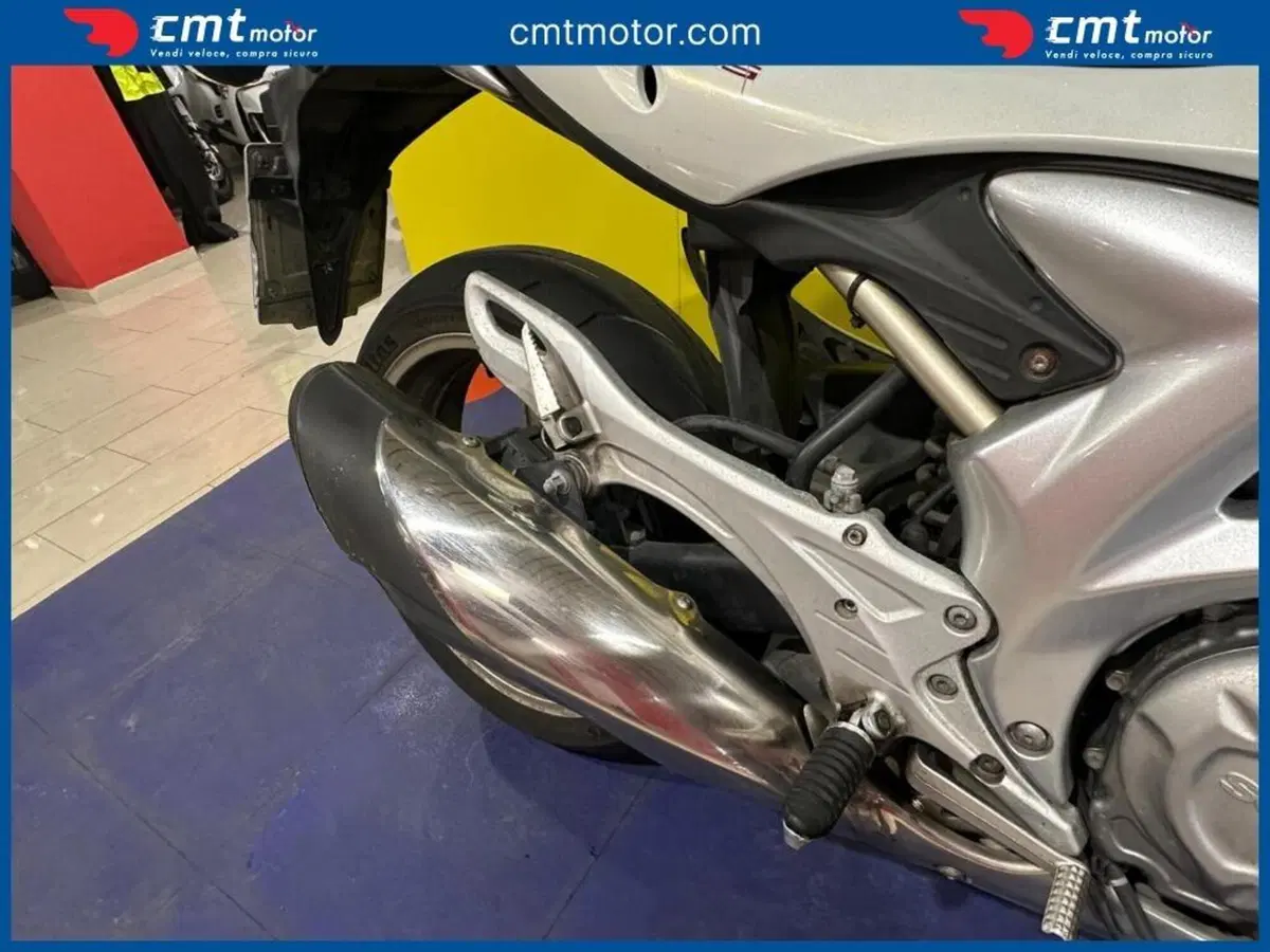 Suzuki Gladius 650 SFV (2009 - 15) (13)