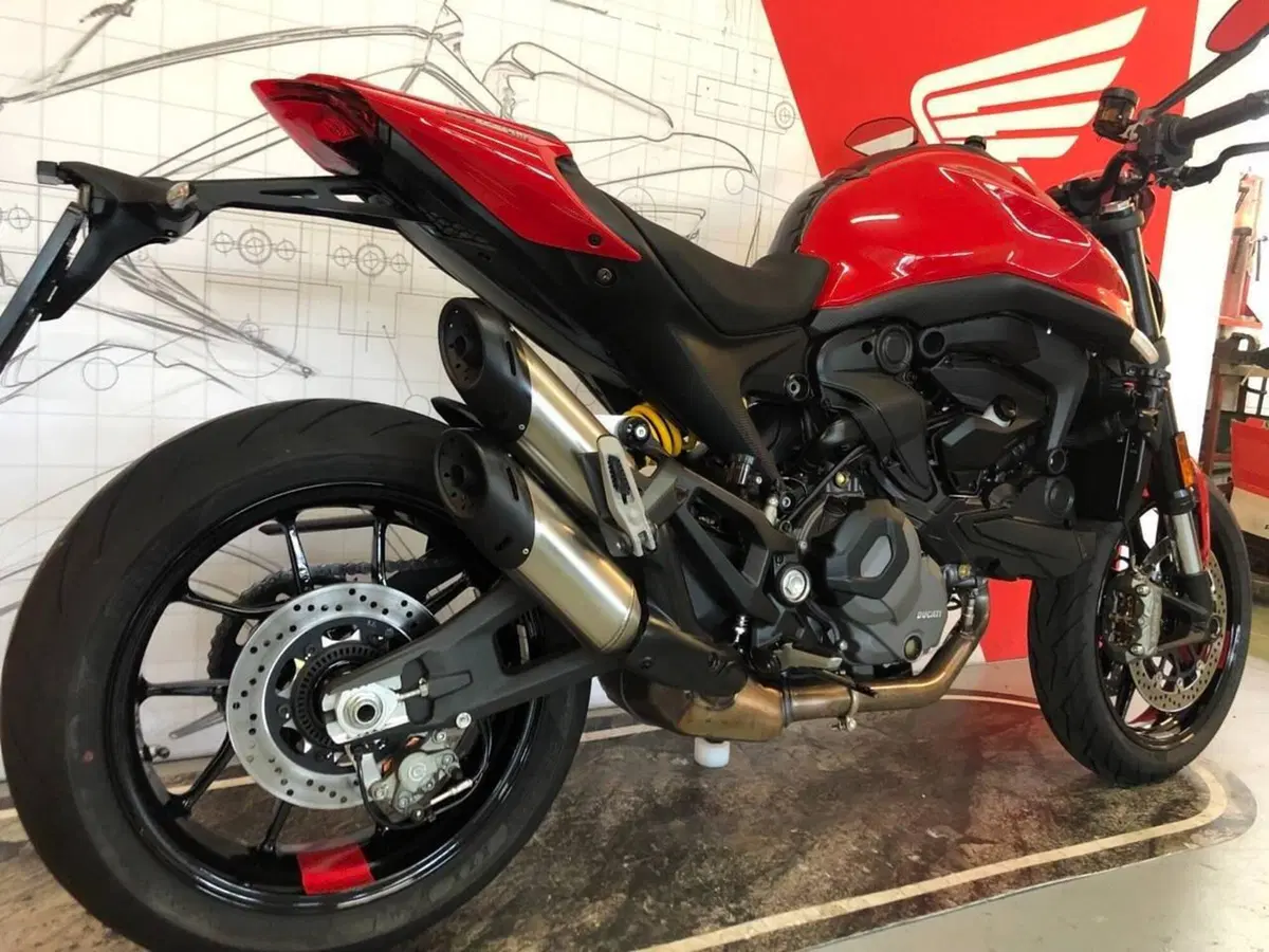 Ducati Monster 937 + (2021 - 25) (7)