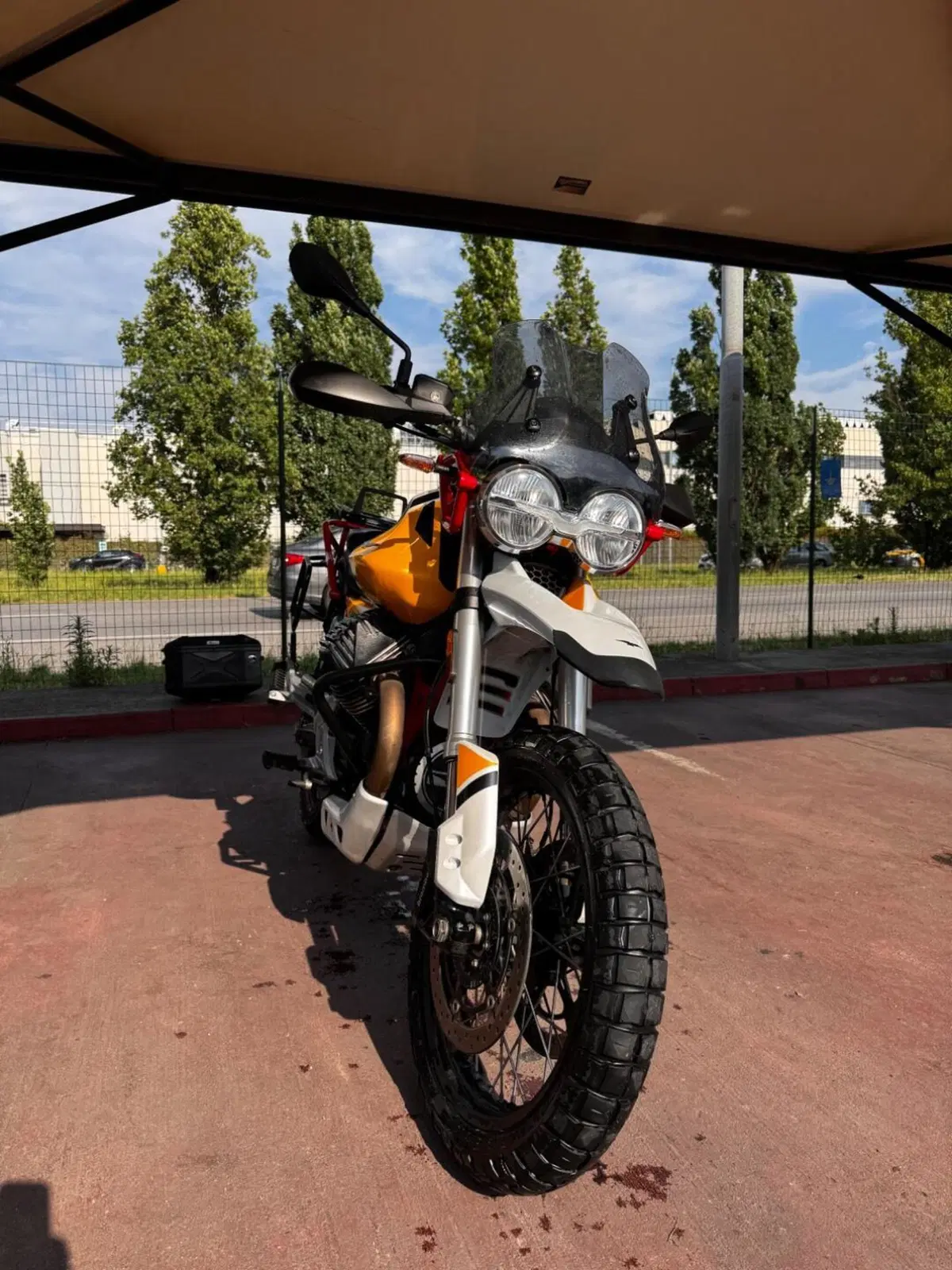 Moto Guzzi V85 TT Evocative Graphics (2019 - 20)