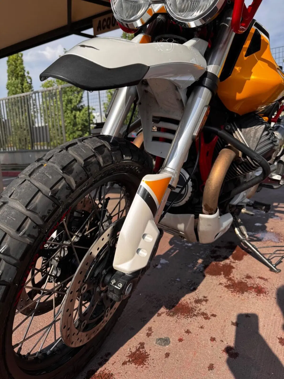 Moto Guzzi V85 TT Evocative Graphics (2019 - 20) (4)