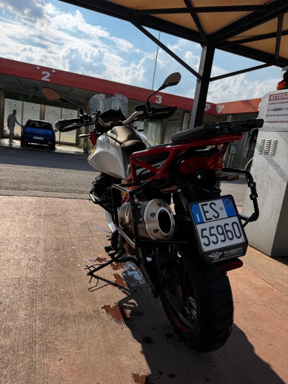 Moto Guzzi V85 TT Evocative Graphics (2019 - 20) (7)