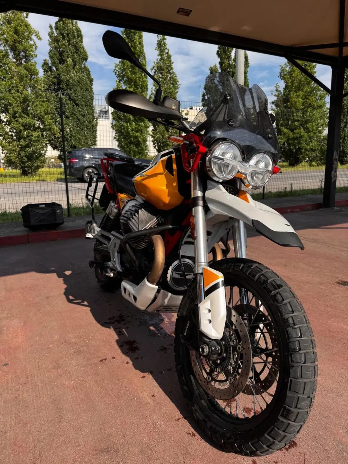 Moto Guzzi V85 TT Evocative Graphics (2019 - 20) (10)