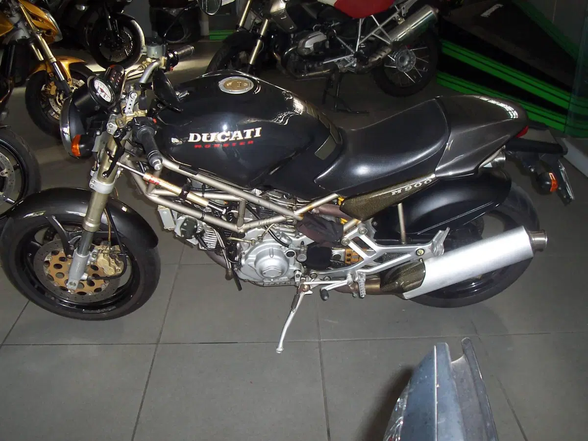 Ducati Monster 900 (1993 - 96) (2)
