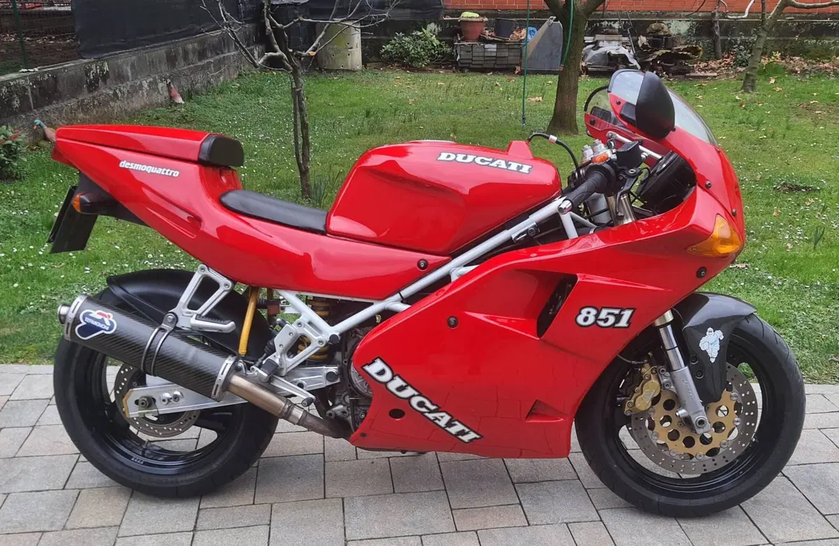 Ducati 851