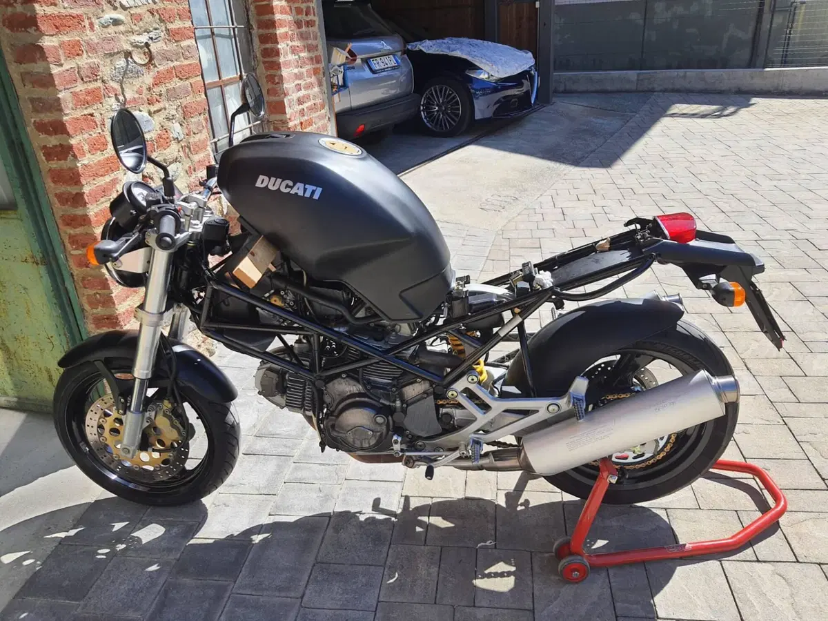 Ducati Monster 600 Dark (2)