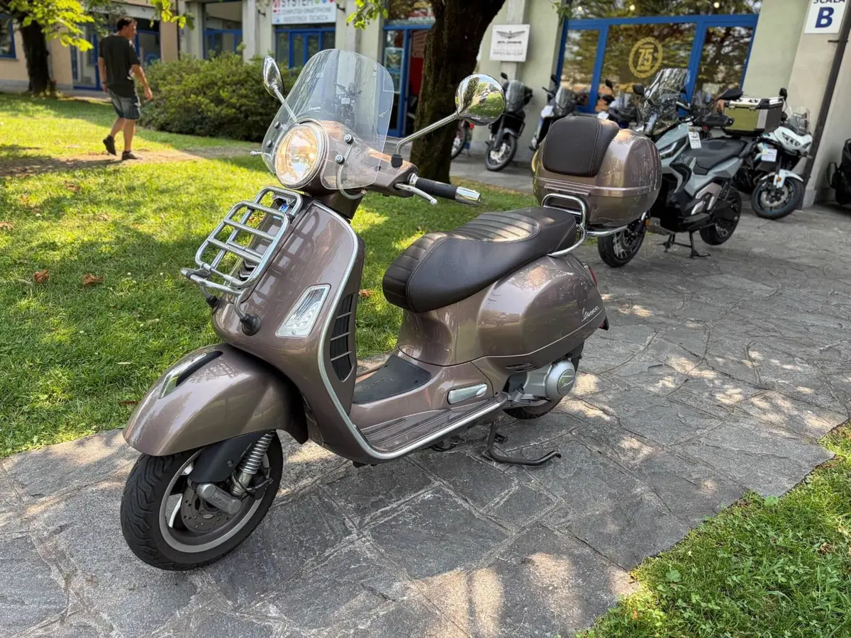 Vespa GTS 300 Touring ABS (2017 - 19) (4)