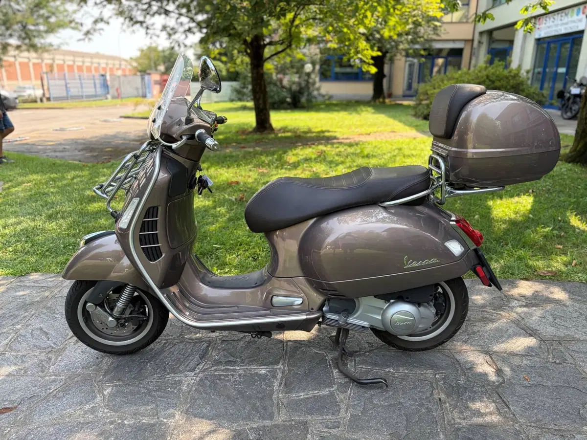 Vespa GTS 300 Touring ABS (2017 - 19) (5)