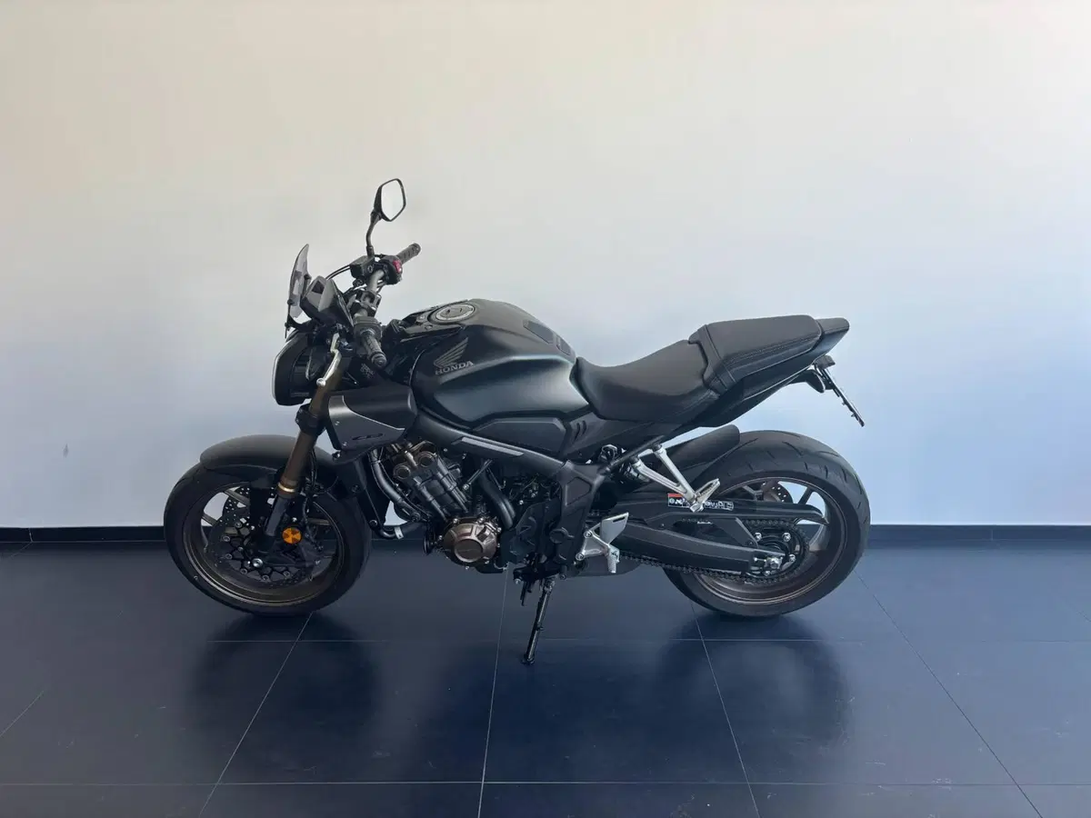 Honda CB 650 R (2024 - 25) (4)